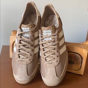 adidas Women's Sneakers in Brown and Cream SL 72 OG size 7.5